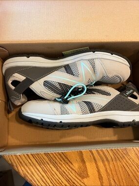 Women’s Gray & Aqua Athletic Walking Shoes size 7